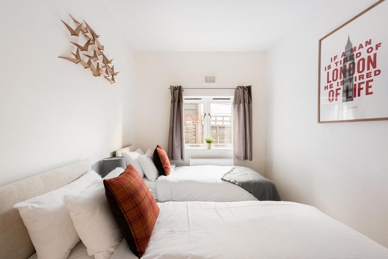 Heart Of Ealing Apartment With Garden 런던 외부 사진