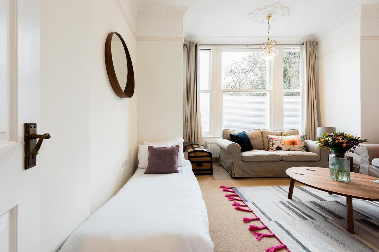 Heart Of Ealing Apartment With Garden 런던 외부 사진