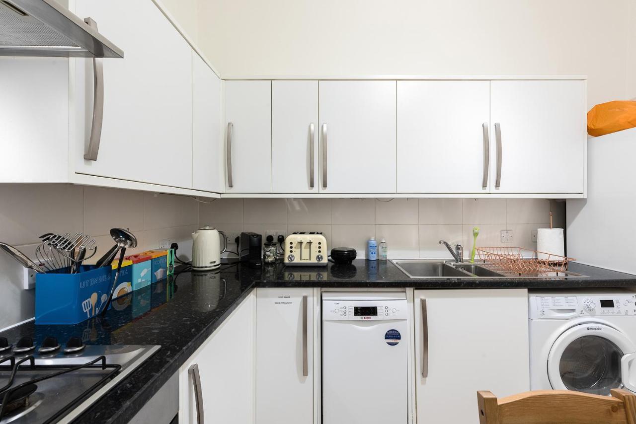 Heart Of Ealing Apartment With Garden 런던 외부 사진