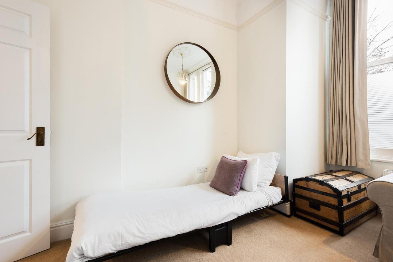 Heart Of Ealing Apartment With Garden 런던 외부 사진