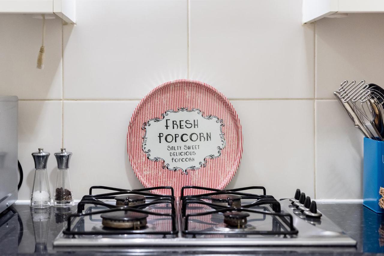 Heart Of Ealing Apartment With Garden 런던 외부 사진