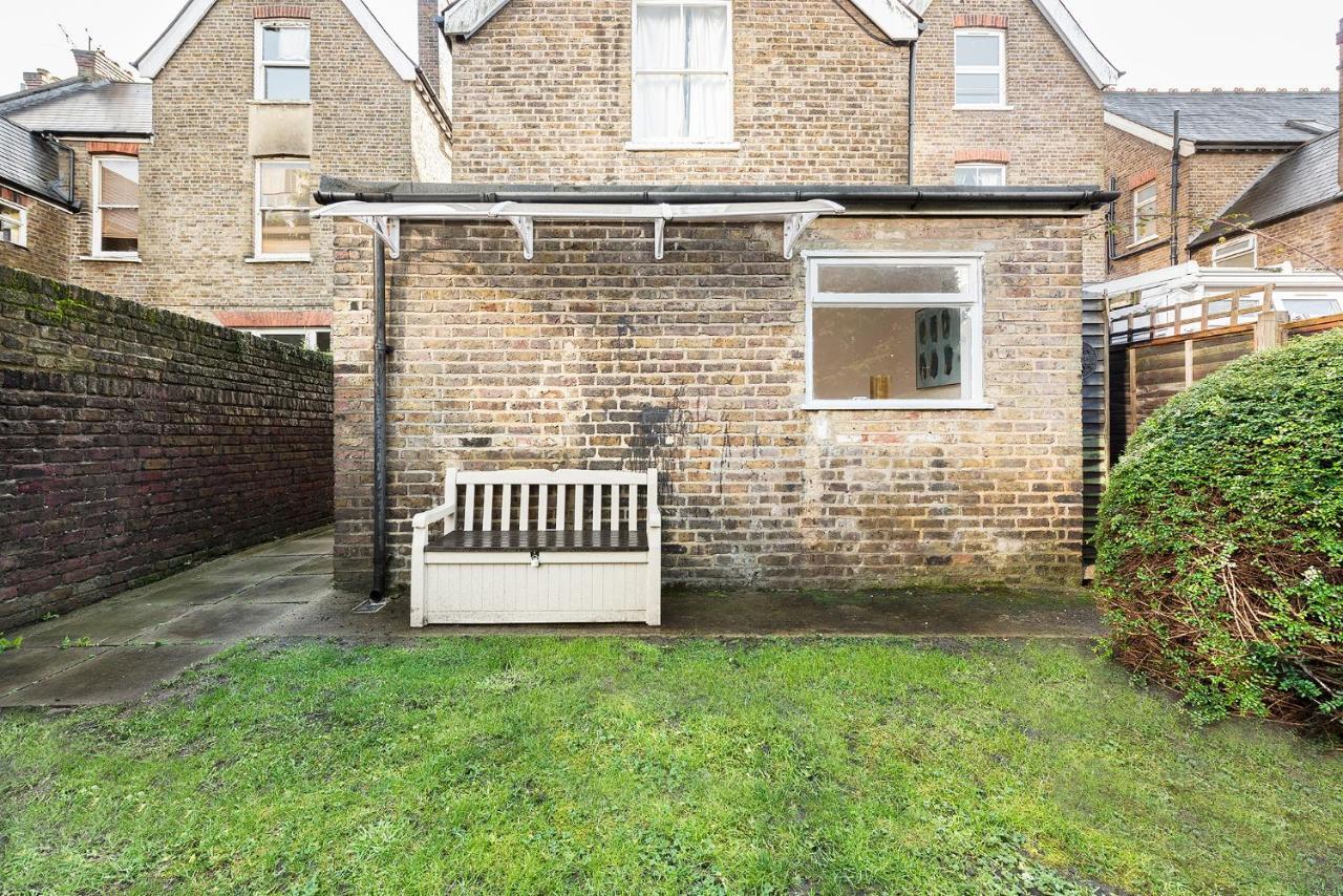 Heart Of Ealing Apartment With Garden 런던 외부 사진