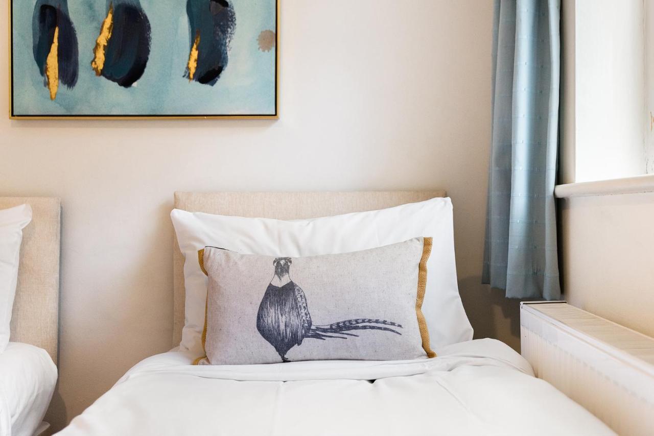 Heart Of Ealing Apartment With Garden 런던 외부 사진