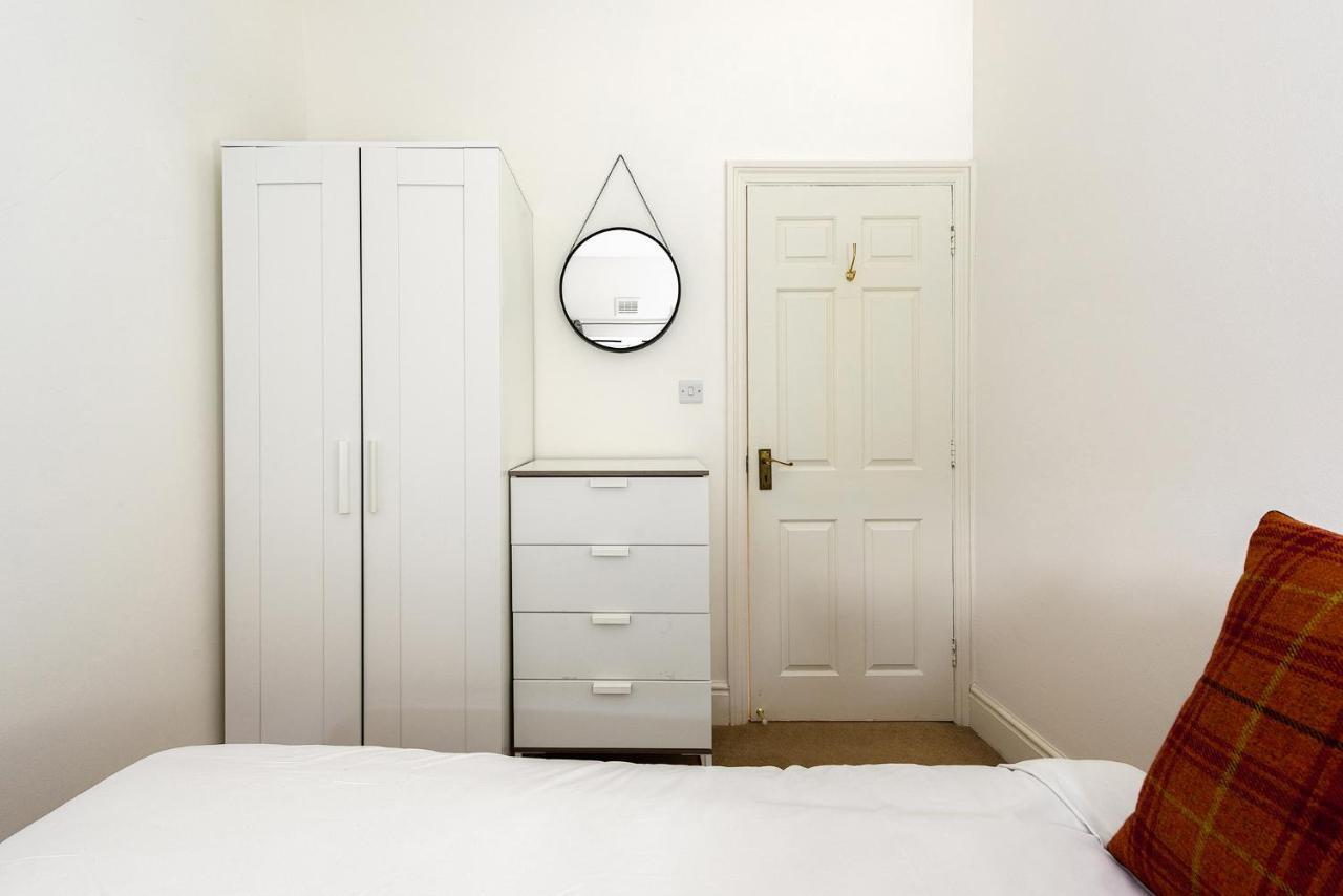 Heart Of Ealing Apartment With Garden 런던 외부 사진