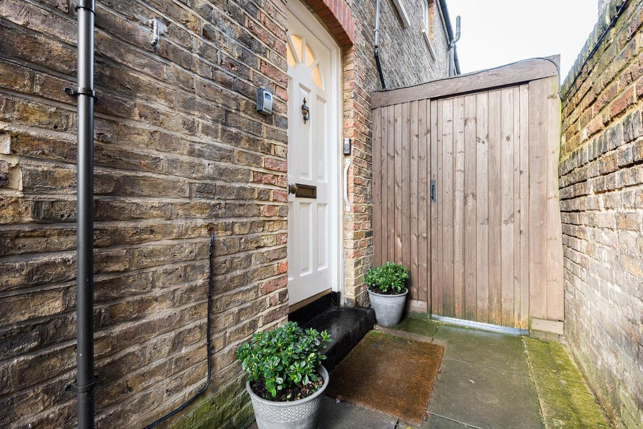 Heart Of Ealing Apartment With Garden 런던 외부 사진